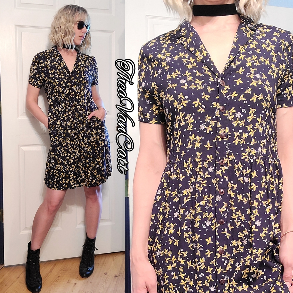 Mo vint 🌸 2 pockets wildflowers honeysuckle floral button down navy midi dress!